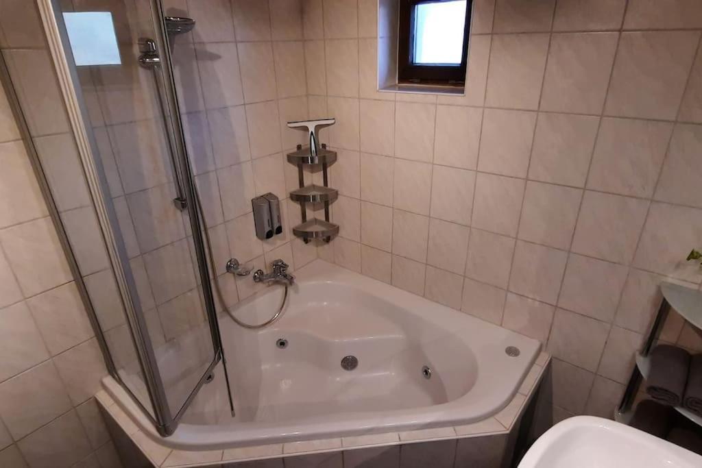 Ferienwohnung In Weyregg Am Attersee Exteriör bild